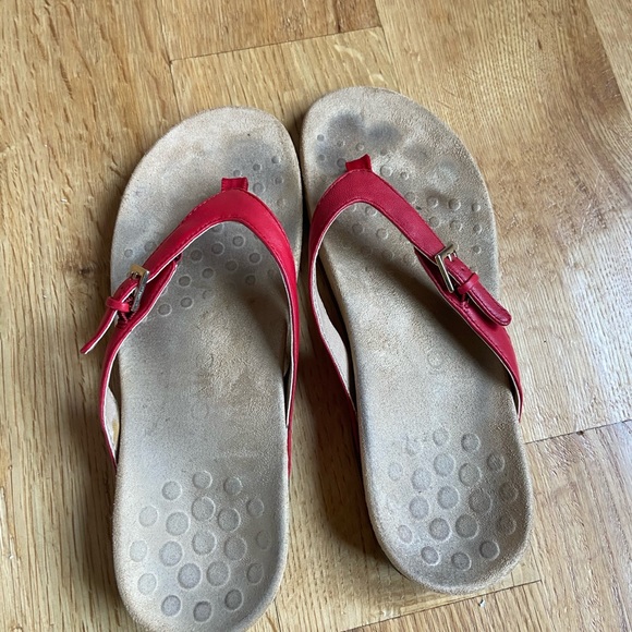 kelby toe post sandal vionic